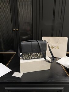 Christian Dior ディオール ショルダーバッグ　Oblique　長さ調整可能　　1000円～