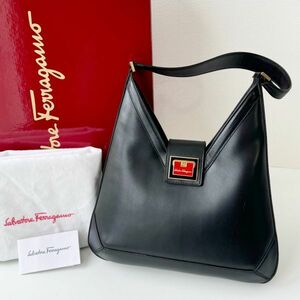 美品 ◆ フェラガモ Salvatore Ferragamo ワンショルダーバッグ AU-21-1894 箱付き ハンドバッグ ブラック レザー レディース