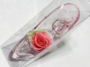 ガラスの靴　ブリザードフラワー　（緑は造花）　ピンク　バラ