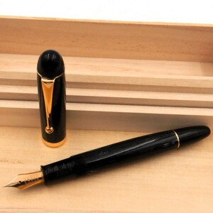 加藤清 作 ブラックウッドライン セルロイド 高級万年筆 １４K 本物・未使用☆BLACK Celluloid Fountain Pen. JAPAN. NEW