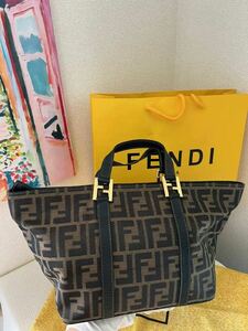 FENDI ズッカ ハンドバッグ トートバッグ 舟型 FF金具 手提げフェンディ 