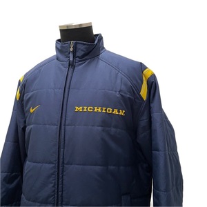 USA古着 NIKE MICHIGAN パフ ジャケット / ミシガン大学 カレッジ 中綿 フルジップ TEAM ナイキ 紺 黄色 ネイビー 