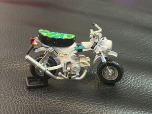 1/24スケール ホンダ ダックス 花柄シート HONDA DAX ミニカー オートバイ 原付き カスタムマフラー　改造マフラー