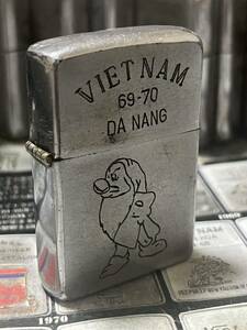 1969年製ベトナムジッポー「7人の小人」ディズニー ミリタリー ヴィンテージ 当時物