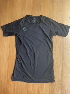 BURTLEのストレッチTシャツ。半袖 ブラック 