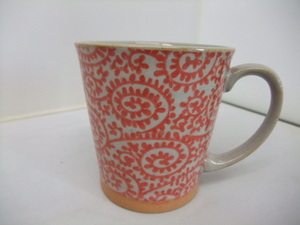 日本製　美濃焼　土物　　陶器　　タコ唐草　赤　マグカップ