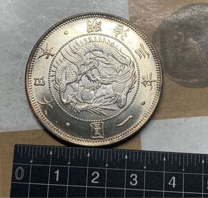 明治三年旧一円銀貨　貿易銀　約26.8g 日本古銭　コイン　 硬貨 貨幣 コレクション　旭日　竜