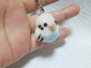 羊毛フェルト ハンドメイド コロコロ小鳥　セキセイインコ　ホワイト　ハルクインちゃん ストラップ 