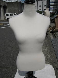 ④マネキン 女性型　高さ129～167cm シンプル 店舗用品 メルカリ ヤフオクなどに