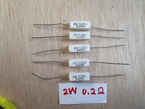 ジャンク品　セメント抵抗　2Ｗ　0.2Ω 3本組 画像２の本数です