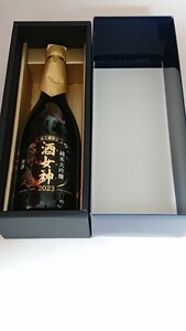 【送料無料】オエノン 酒女神2023（720ml×1本）と酒女神2024（175ml×3本） 株主限定品 純米大吟醸 麦焼酎 米焼酎