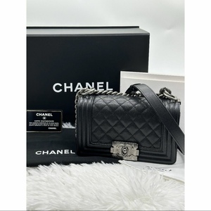 CHANEL　シャネル　ボーイシャネル　キャビアスキン