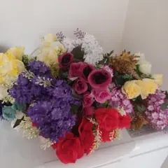 華やかな造花の花束