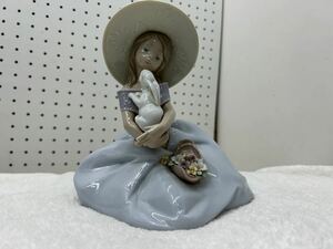 ♪・LLADRO リヤドロ フィギュリン 少女うさぎ 2001年 リヤドロ バニーキッス 会員限定品 No.6741 陶磁器★即決の場合送料無料★管1013-36