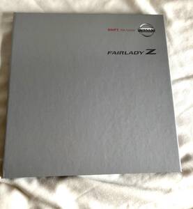 日産 フェアレディZ カタログ　2003年10月 観音開きで写真多数。カバーは分厚くて大変豪華な作りです。Fairlady Z NISSAN,SHIFT