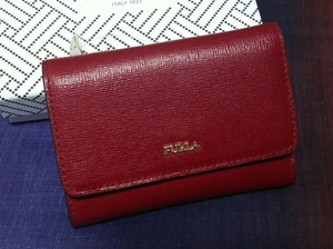 【送料無料】 新品未使用 多収納 本革 レディース 財布 本革財布 FURLA フルラ 人気 レッド 赤 軽量 ブランド カードケース 二つ折り財布 