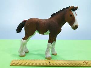 シュライヒ 中古品 茶色と白の仔馬 尻尾に赤いリボン Schleich 送料230円 同梱歓迎 追跡有 匿名配送