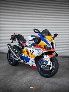 BMW M1000RR 2024モデル　4motoワンオフ「ガンダム風ステッカー」