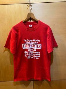 ビンテージ FIREFIGHTER プリント メッセージ Tシャツ 赤 レッド USA製 古着 アメリカ 消防士