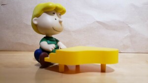 メディコム トイ UDF スヌーピー シュローダー フィギュア　PEANUTS 