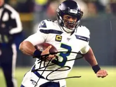 ラッセル・ウイルソン直筆サイン入り超大型写真…Russell Wilson…2