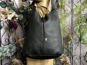 ●超美品●Salvatore Ferragamo フェラガモ●ガンチーニ●カーフ レザー 本革●ショルダー バッグ●黒●G金具●肩掛け●A4 書類●Js51920