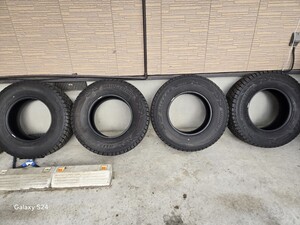 ブリジストンDM-V2　スタットレス　265/70R16　4本SET