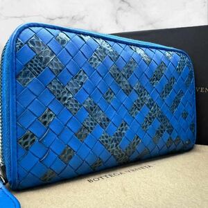 ■美品 希少■BOTTEGA VENETA ボッテガヴェネタ パイソン イントレチャート ラウンドファスナー メンズ ビジネス 長財布 レザー 革 ブルー