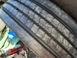 245/70R19.5 　ブリヂストンR228 残り溝9mm 単品販売　倉庫保管品　送料無料　但し北海道　沖縄を除く