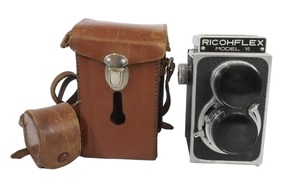 昭和期ビンテージ 二眼レフカメラ RICOHFLEX MODEL VI ケース付 シャッター可動 1953年2月発売 KYI607