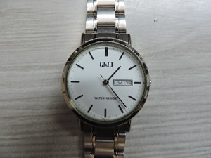 ★Ｑ＆Ｑ　ＱＵＡＲＴＺ　腕時計★　　ＷＡＴＥＲ　ＲＥＳＩＳＴ　　2105　　サイズ：約３７㎜　　実働品・ジャンク扱い