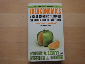 読めれば良い人向け「中古」Freakonomics/スティーブン・D・レビット スティーブン・J・ダブナー 洋書箱(1)