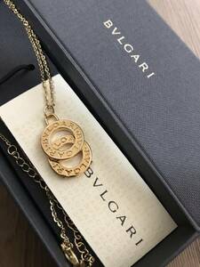 ブルガリBVLGARI ドッピオトンド　ダブルリングロゴチャーム　ゴールド系　ネックレスチェーンプレゼント