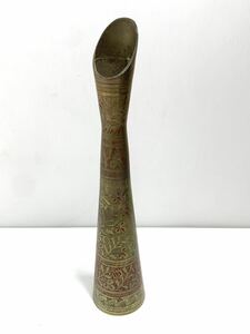 MOZOハブ MOZO HUB 手作りの洗練された長い真鍮の花瓶 MOZO HUB Hand Crafted Sleek and Long Brass Flower Vase ● インド