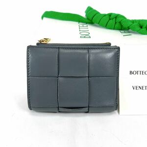 ボッテガヴェネタ　二つ折り財布　マキシイントレチャートレザー　ミニウォレット　グレー　BOTTEGA VENETA