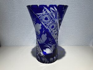 [9356-014] 切子　花瓶　高さ26cm×上開口部17cm×底11.5cm　大きな傷がない美品です。