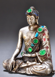 清代　翡翠と宝石嵌め　古い銀釋迦牟尼仏座像