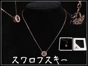 久110 SWAROVSKI スワロフスキー ダイヤモンド 金色 丸花形 ペンダントトップ ネックレス 箱付 美品ｒ