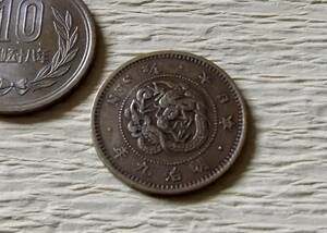 準特年　半銭銅貨　　明治9年　　送料無料　　（9324）日本　古銭　貨幣　菊の紋章　骨董品　ポイント　近代　コイン　お金