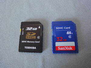 SDカード32GB 2枚セット（TOSHIBA SDHC 32GB と SanDisk SDHC 32GB）