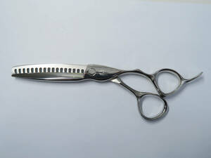 Cランク【MIZUTANI SCISSORS ミズタニシザーズ】 BLACK-SMITH Fit PUFFIN THINNING 17 セニング 美容師 6.0インチ 右利き 【中古】:H-7381