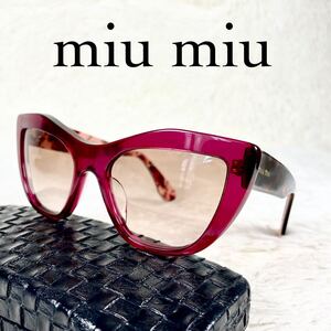 【美品】miu miu　ミュウミュウ　サングラス　SMU 02P-A　キャットアイ　ブラウンレンズ　レッドフレーム　べっ甲柄・花柄テンプル