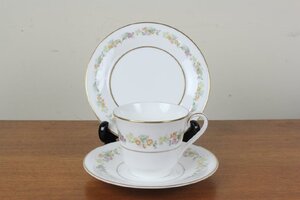 ロイヤルドルトン　シンフォニー　トリオ　ティーカップ　ケーキ皿　デザートプレート　花柄　ROYAL DOULTON　ヴィンテージ　イギリス