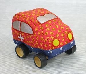 【Nサキ301】sigikid シギキッド 布のあそび道具 くるま 車 ぬいぐるみ 木製タイヤ 鈴入り ボーネルンド