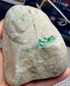 精品　緑翡翠の原石