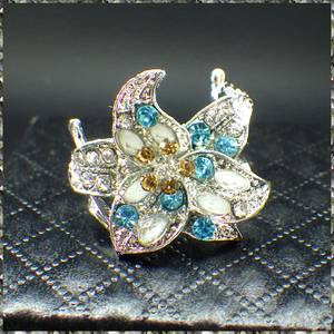 [RING] White Gold Plated Multicolor CZ Flower ビューティフル マルチカラーCZ 百合フラワー ホワイトゴールド リング 14号 【送料無料】