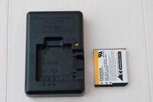 ＜ 富士フイルム NP-45 NP-50 兼用 充電器 ＞ FUJIFILM 純正チャージャー BC-45W 純正バッテリー NP-50A