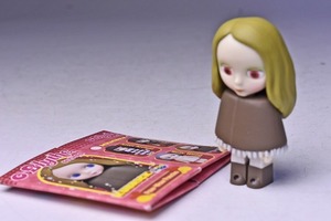 【Blythe キューブリック】★ブライス POW-WOW Poncho★赤い目のシークレット★箱付★series 1★レッドアイ★MEDICOM TOY★KUBRICK★