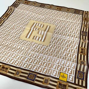 未使用 FENDI フェンディ 大判ハンカチ 総柄 ズッカ柄 綿100% 約45×45cm レディース ハンカチ 川辺(株)