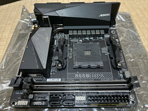 中古 GIGABYTE B550I AORUS PRO AX 1.0 Mini-ITX AM4 元箱有り